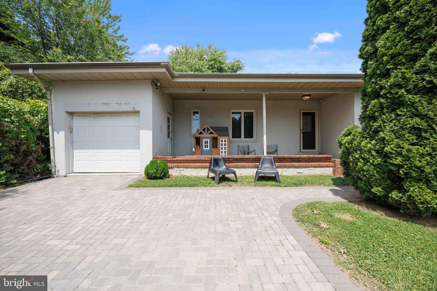 212 SKYLINE DR