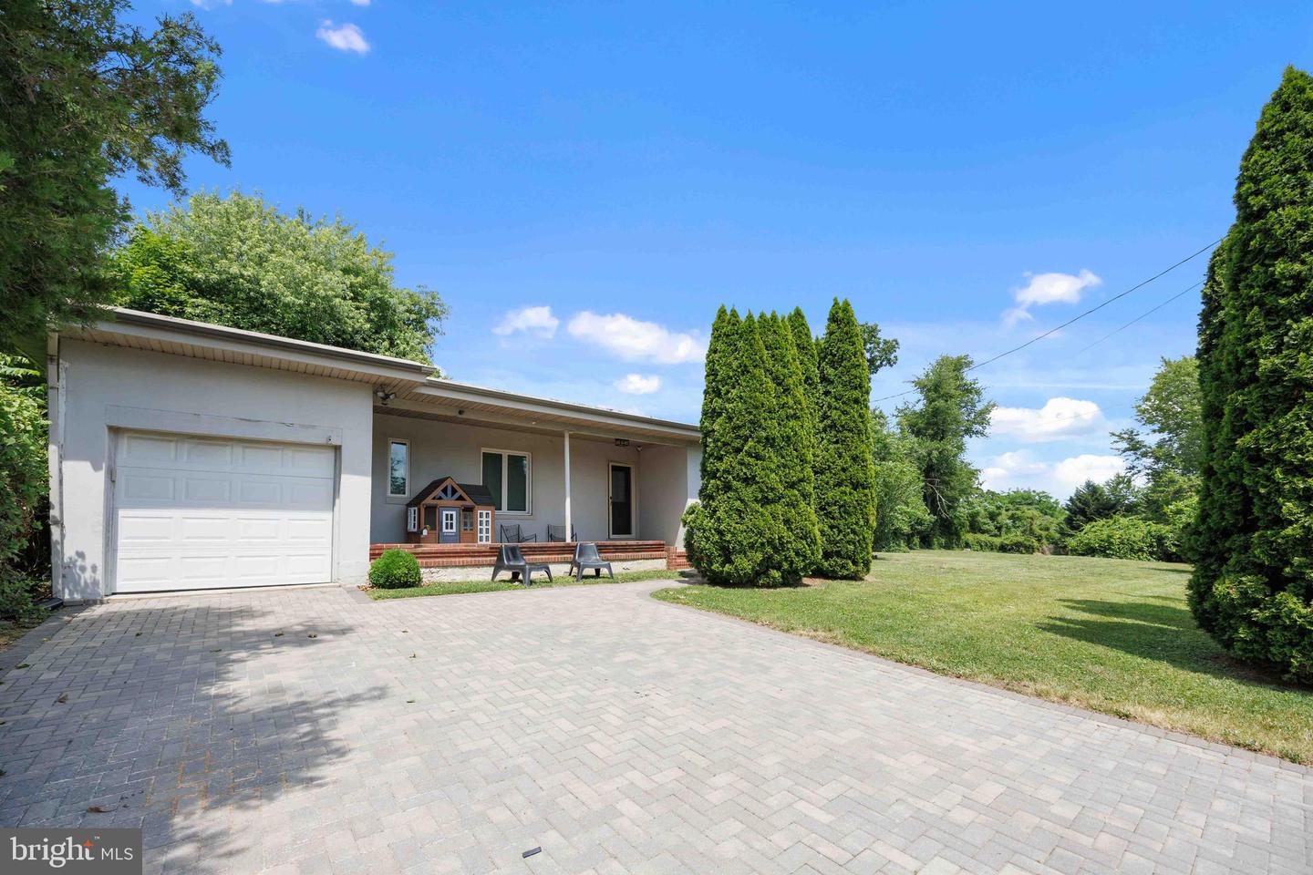 212 Skyline Dr Property Photo 3