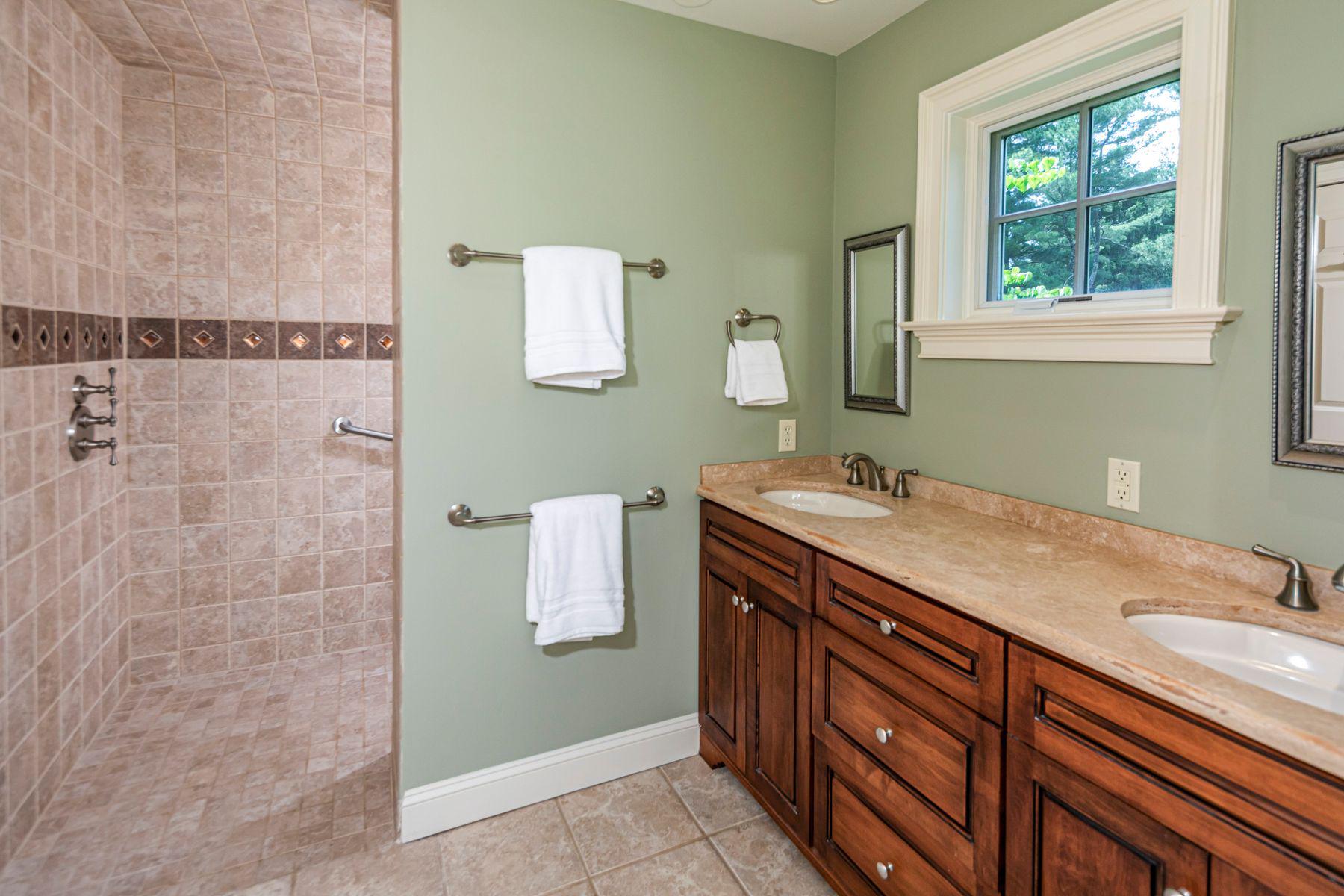 12 Crestwood Cir Property Photo 32