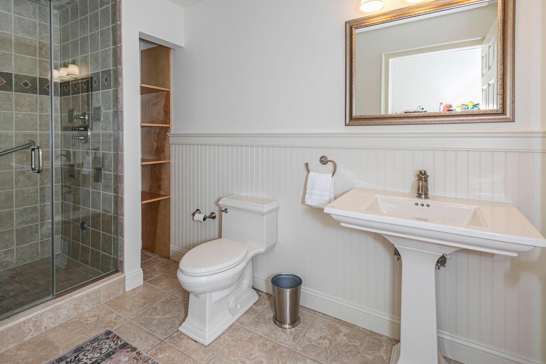 12 Crestwood Cir Property Photo 45