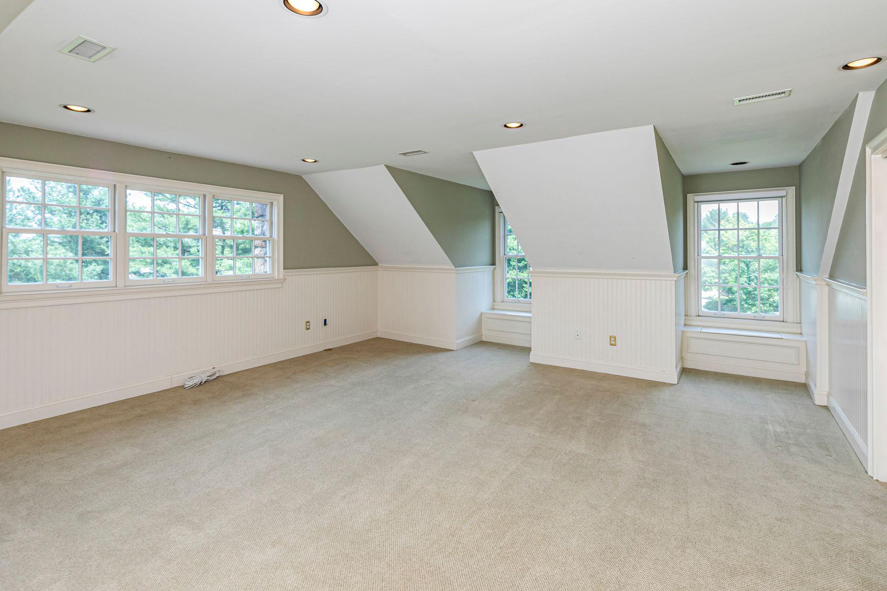 12 Crestwood Cir Property Photo 63