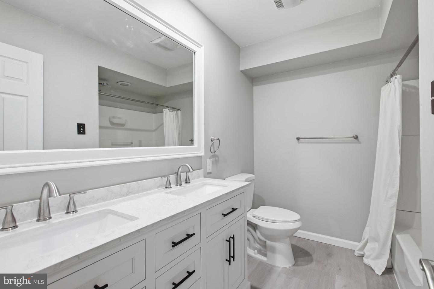 27-b Darien #27b Property Photo 8