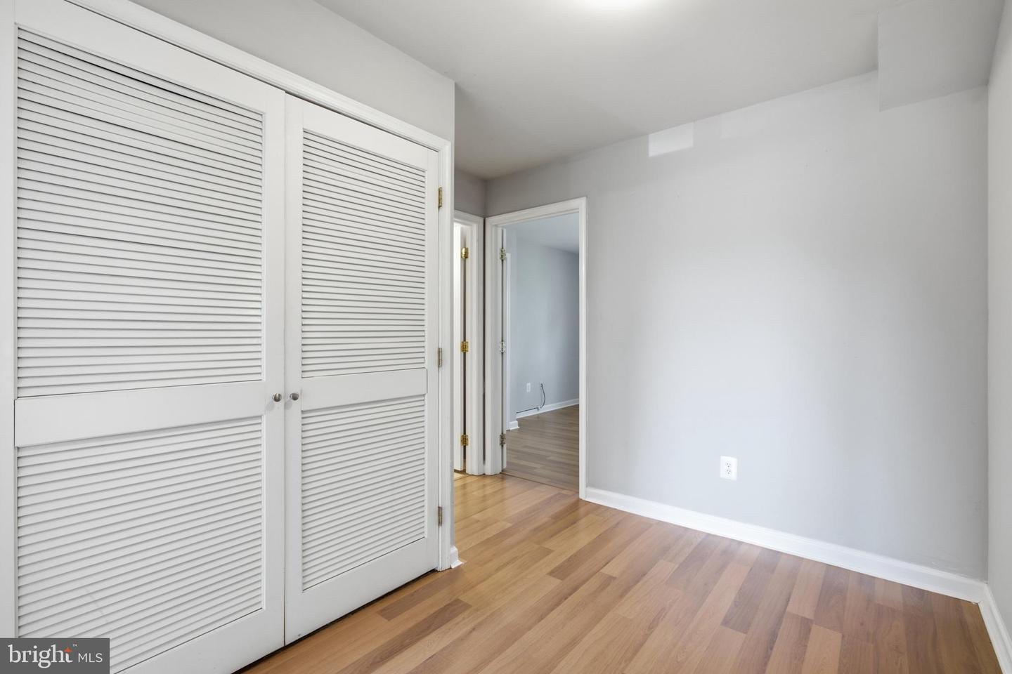 27-b Darien #27b Property Photo 10