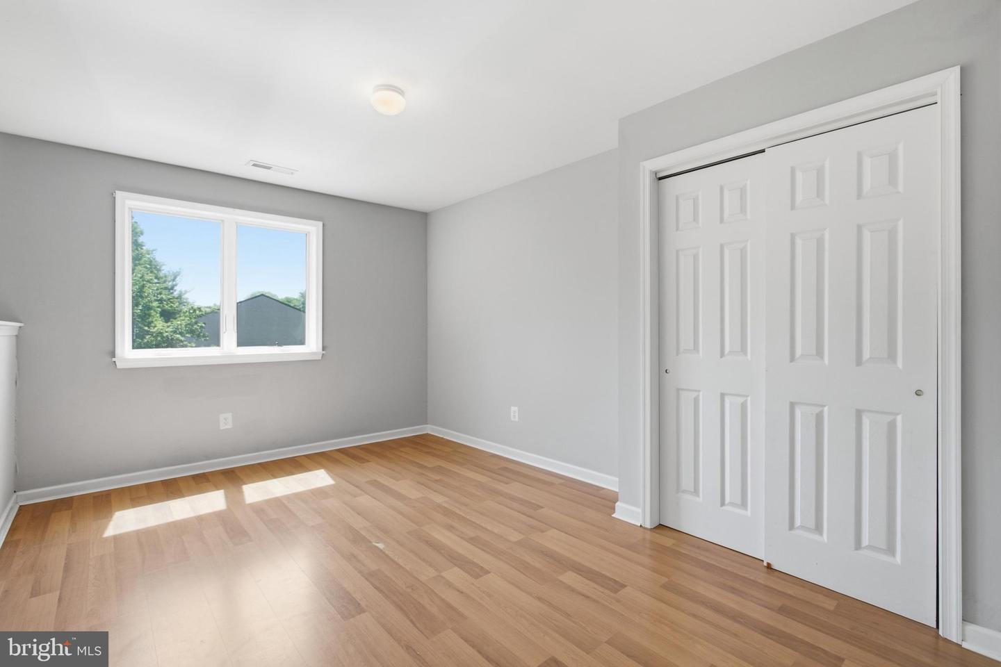 27-b Darien #27b Property Photo 11