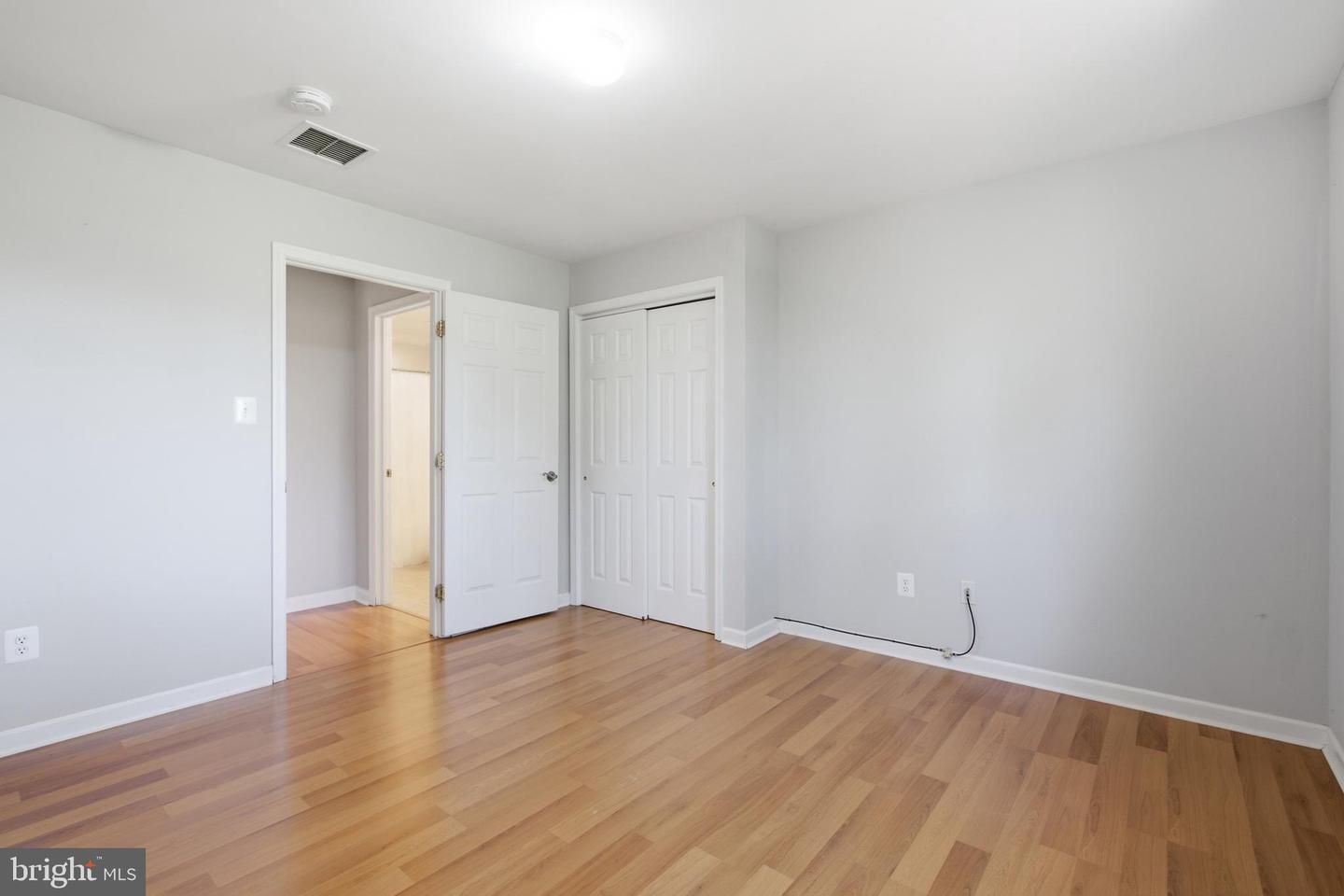 27-b Darien #27b Property Photo 15
