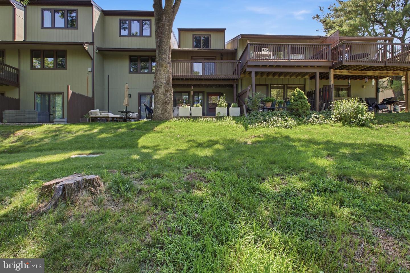 27-b Darien #27b Property Photo 18