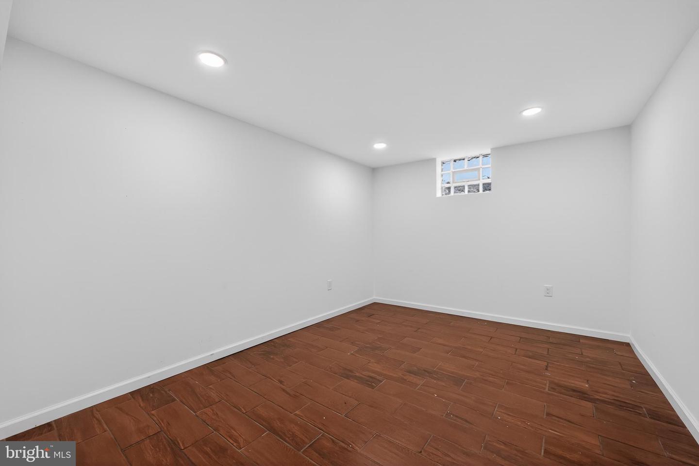 411 W Bridge St Property Photo 27