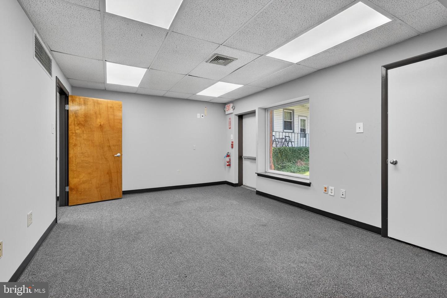 303 W State St Property Photo 6