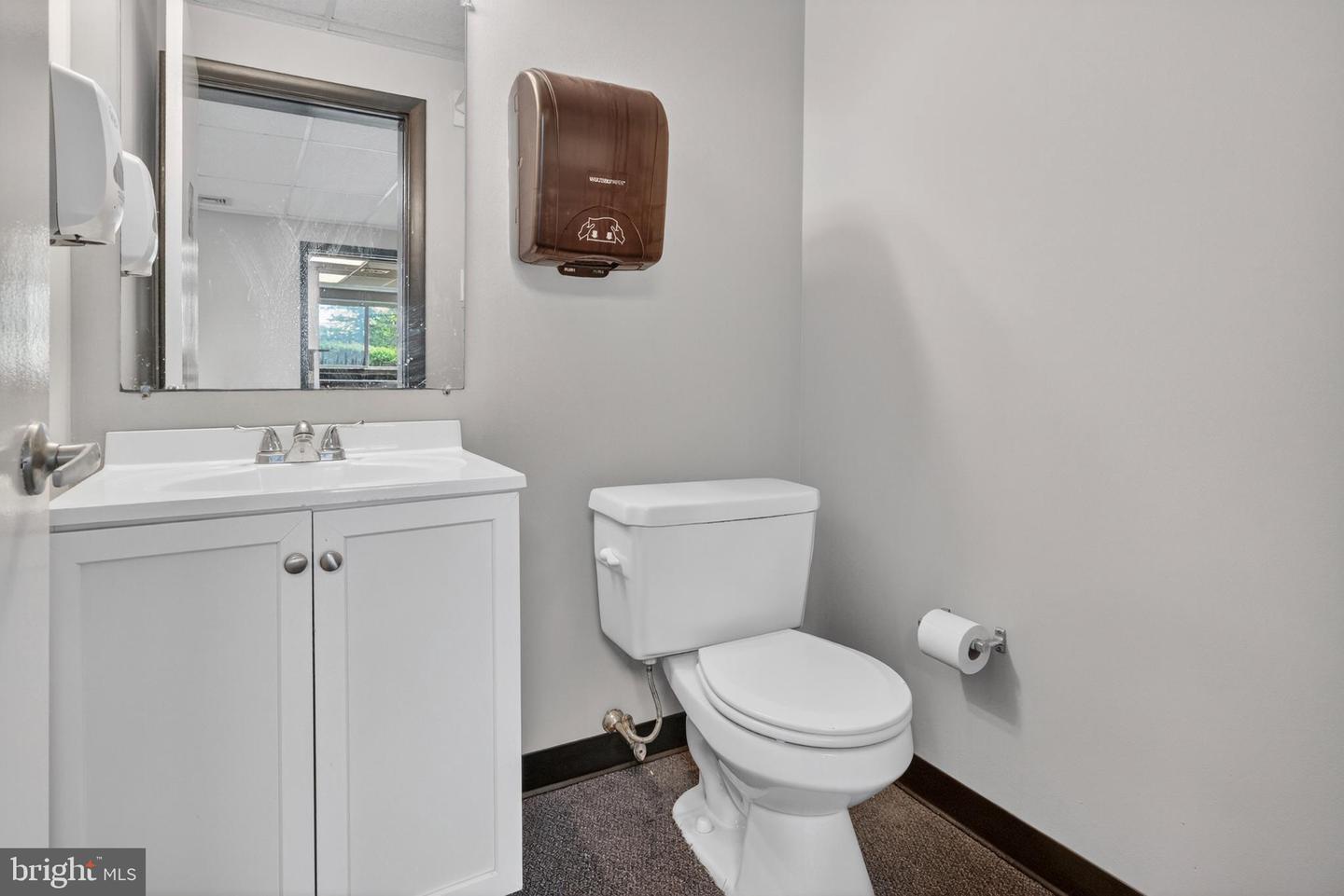 303 W State St Property Photo 7