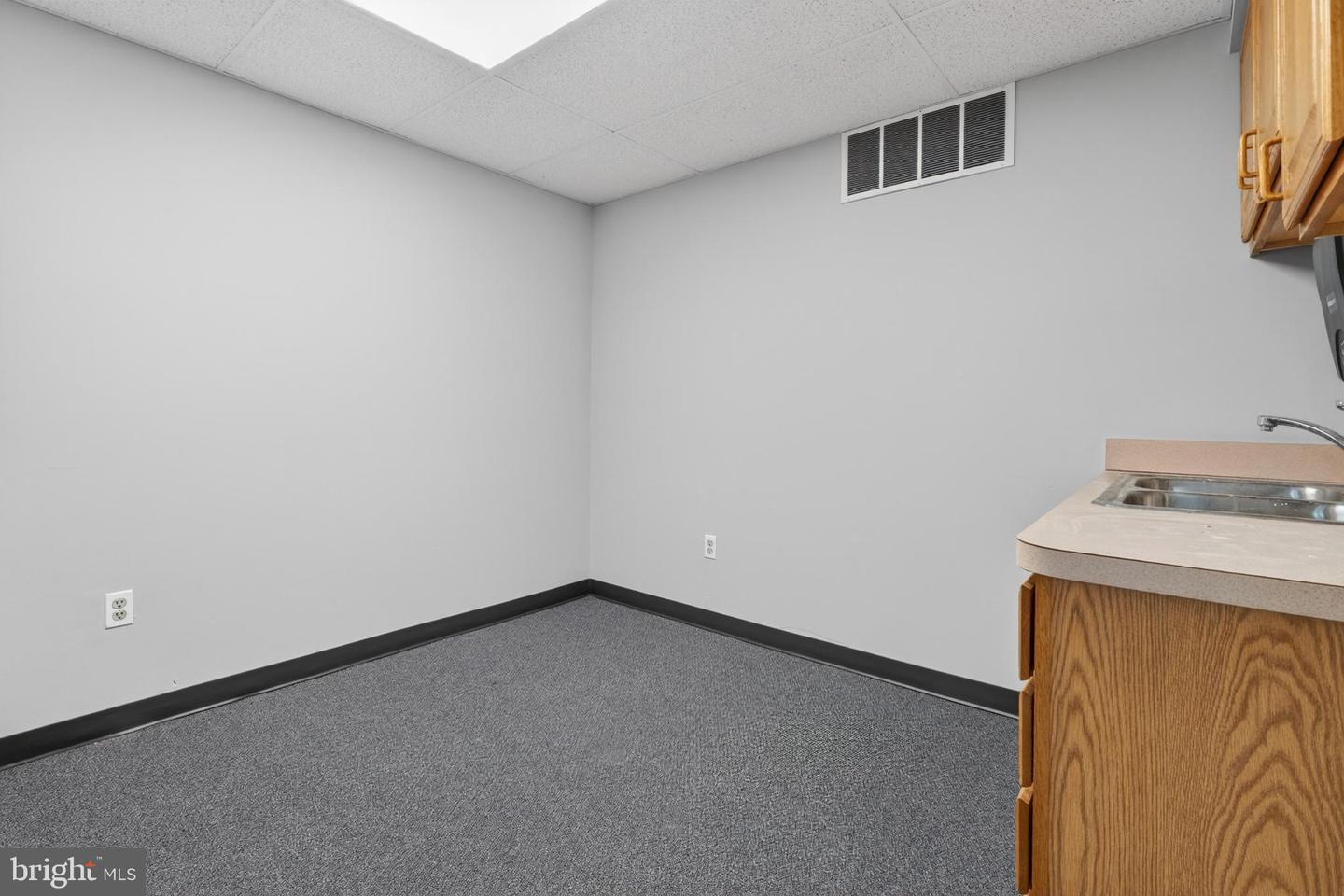 303 W State St Property Photo 12