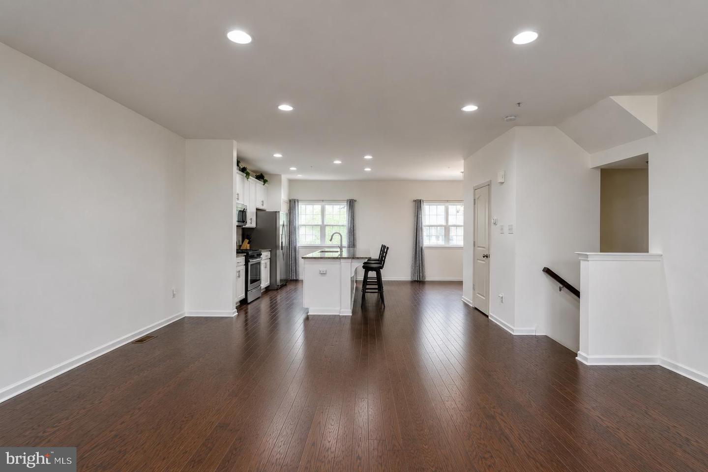 102 Master Ave Property Photo 11
