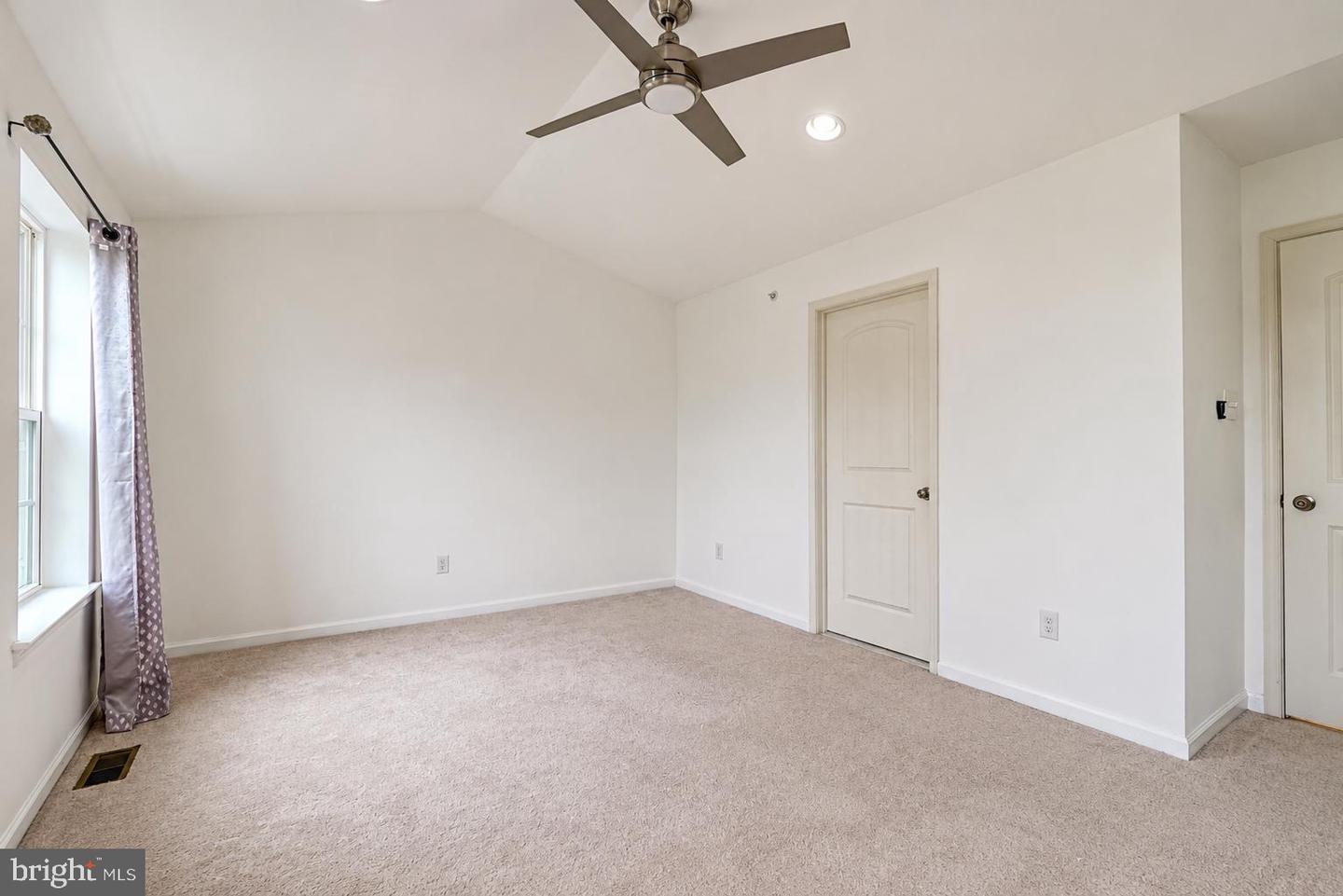 102 Master Ave Property Photo 24
