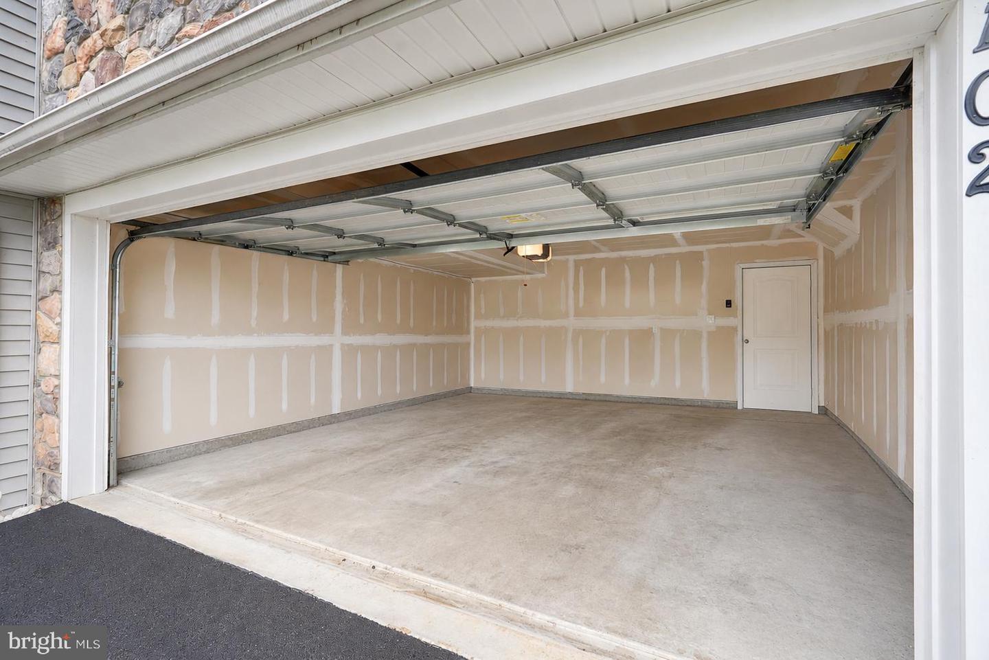 102 Master Ave Property Photo 32