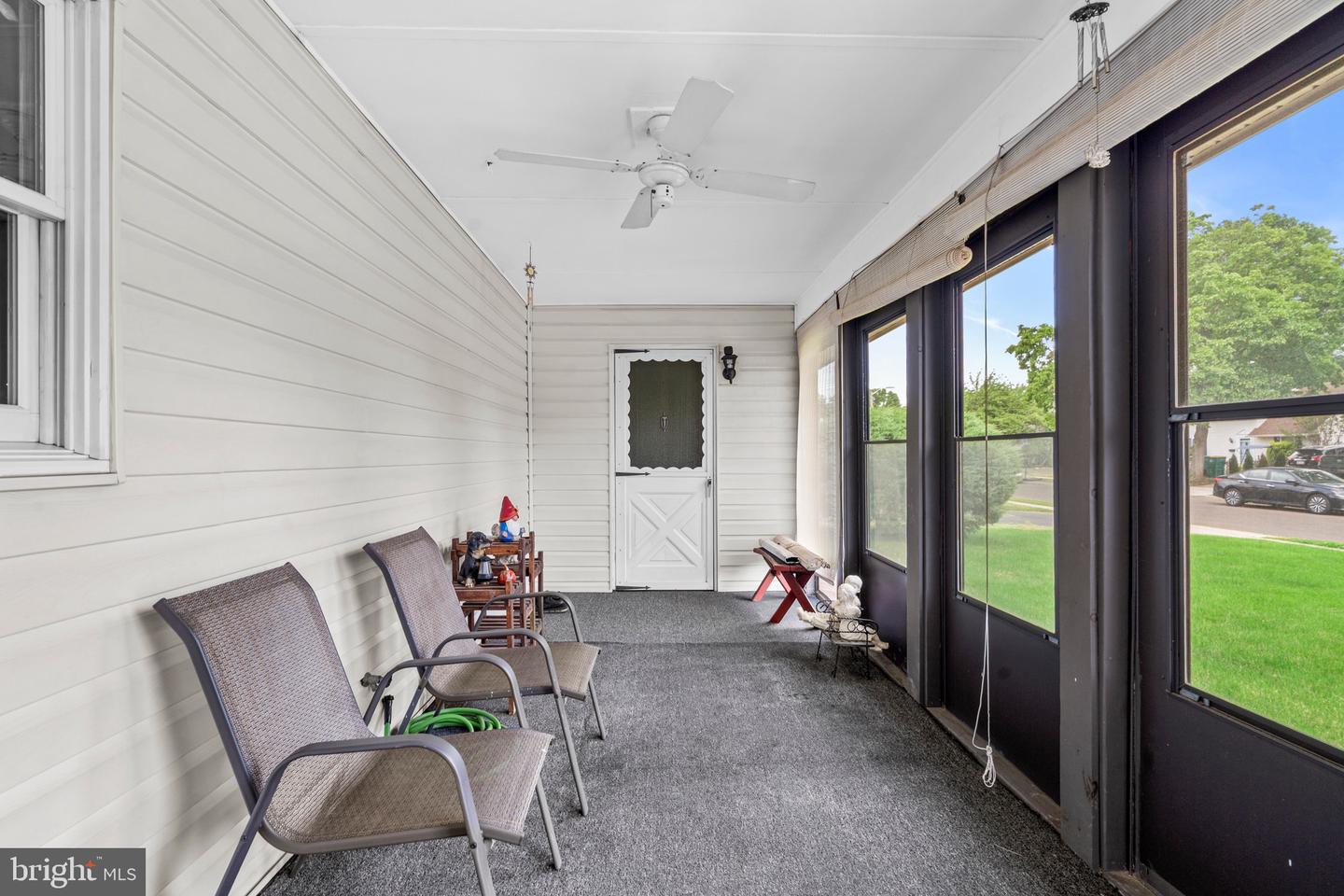 51 Nickelhill Ln Property Photo 3