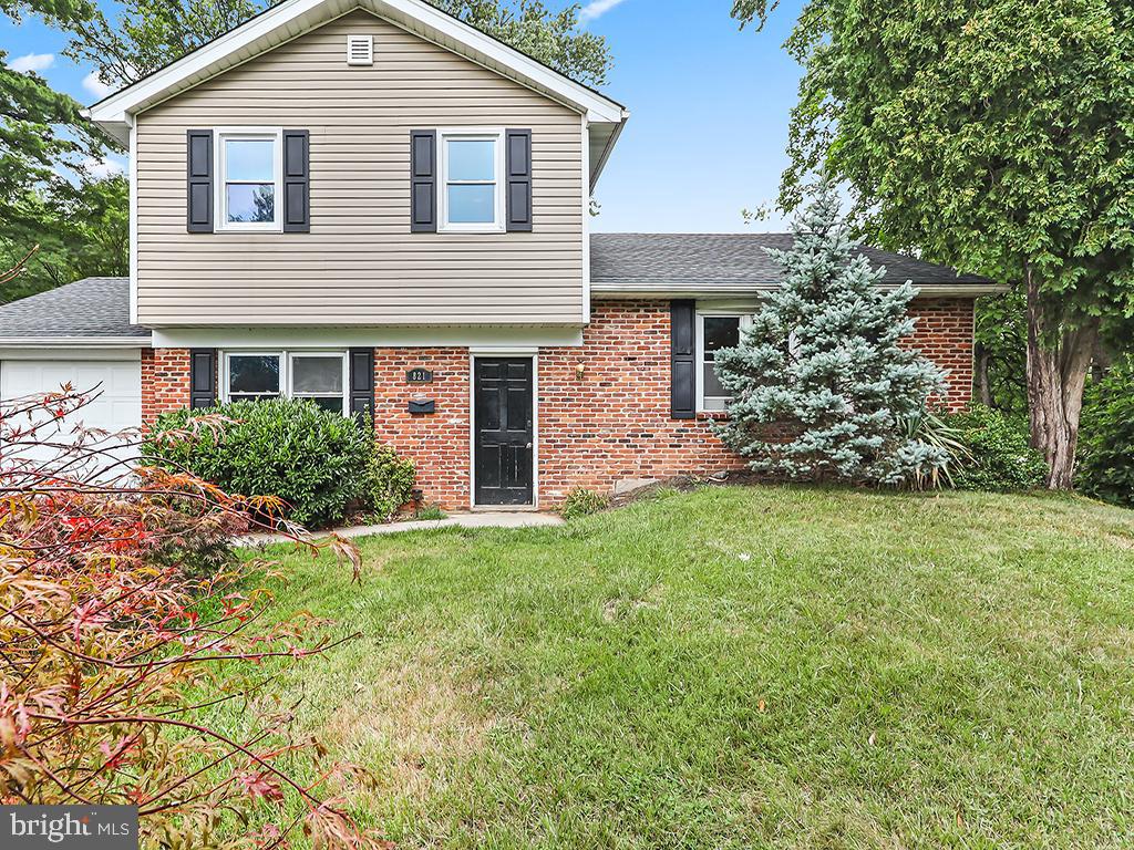 821 SWEETBRIAR DR