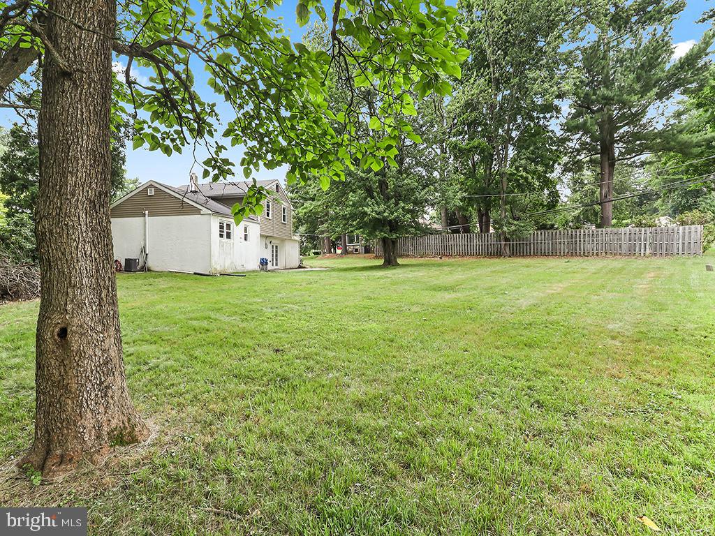 821 Sweetbriar Dr Property Photo 2