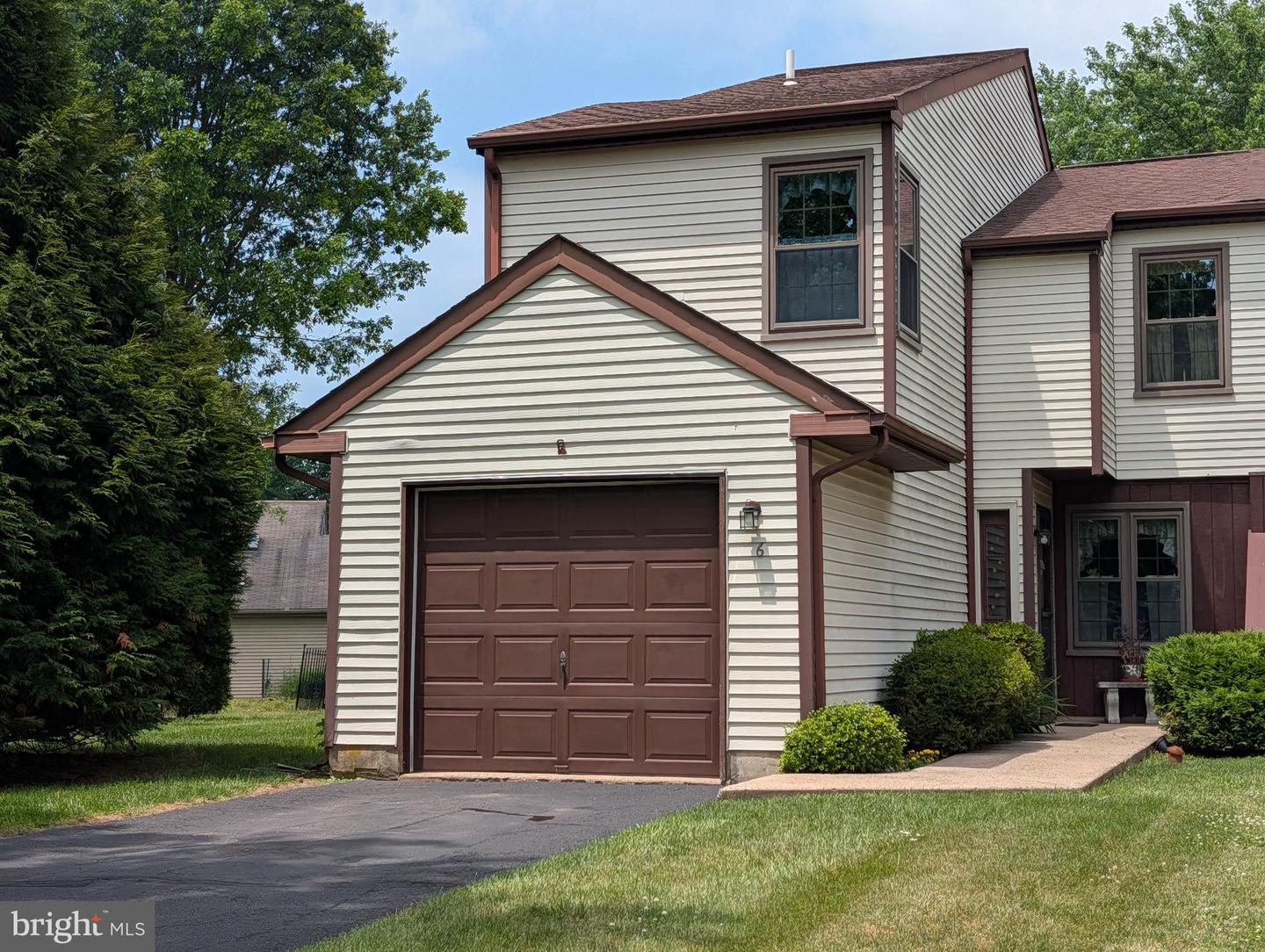 6 STEWER LN Property Photo 1