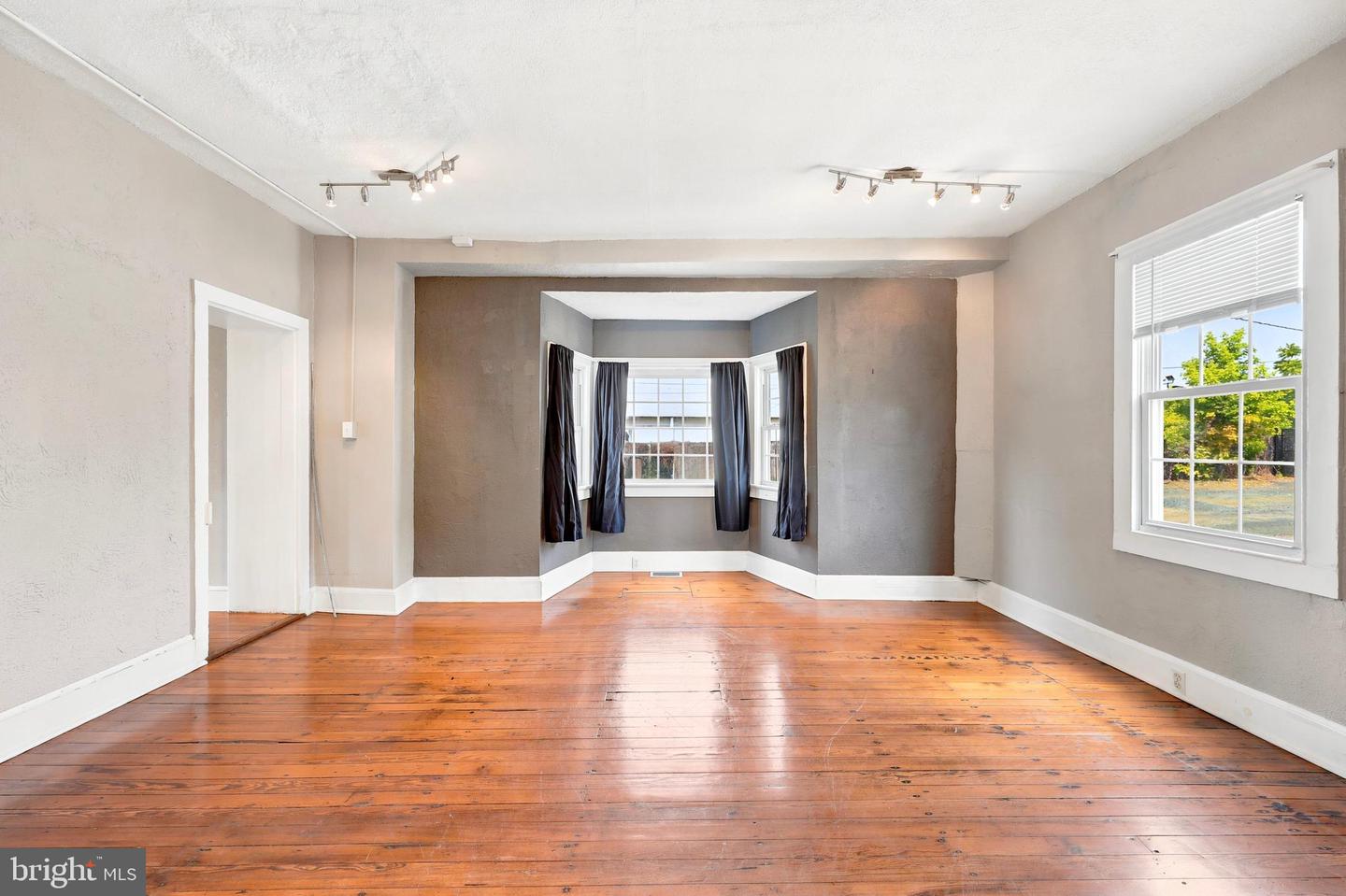 323 Lincoln Hwy #suite 2 Property Photo 4