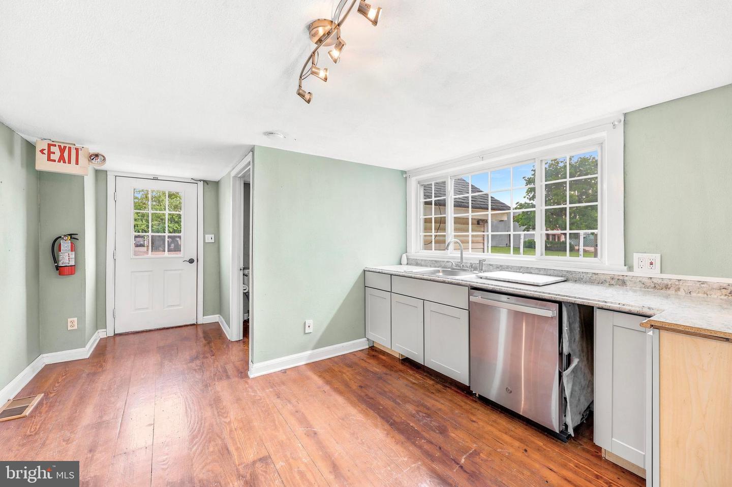 323 Lincoln Hwy #suite 2 Property Photo 5