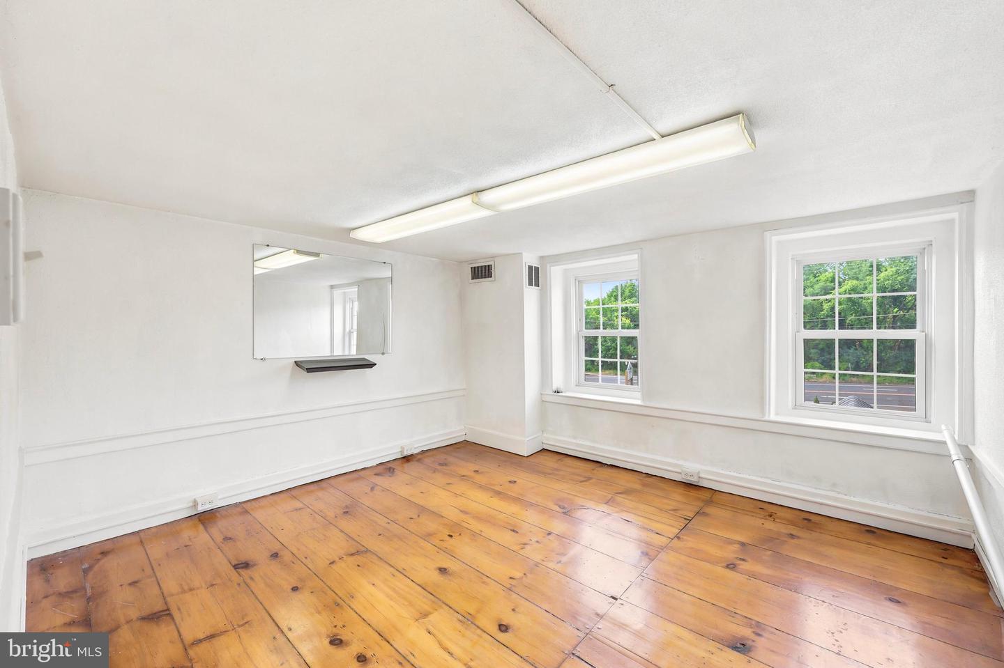 323 Lincoln Hwy #suite 2 Property Photo 9