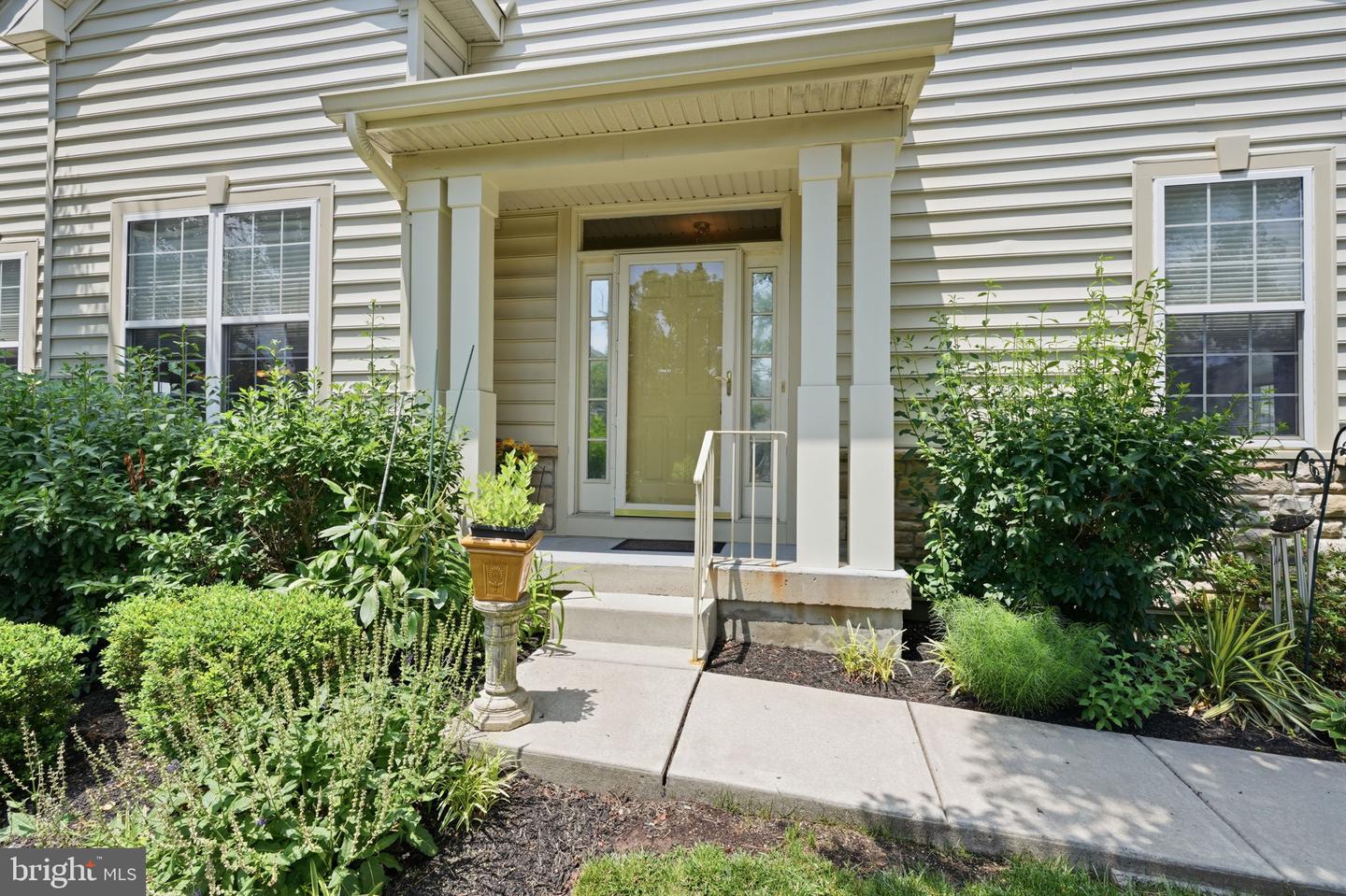 301 Eaton Ct #20 Property Photo 3