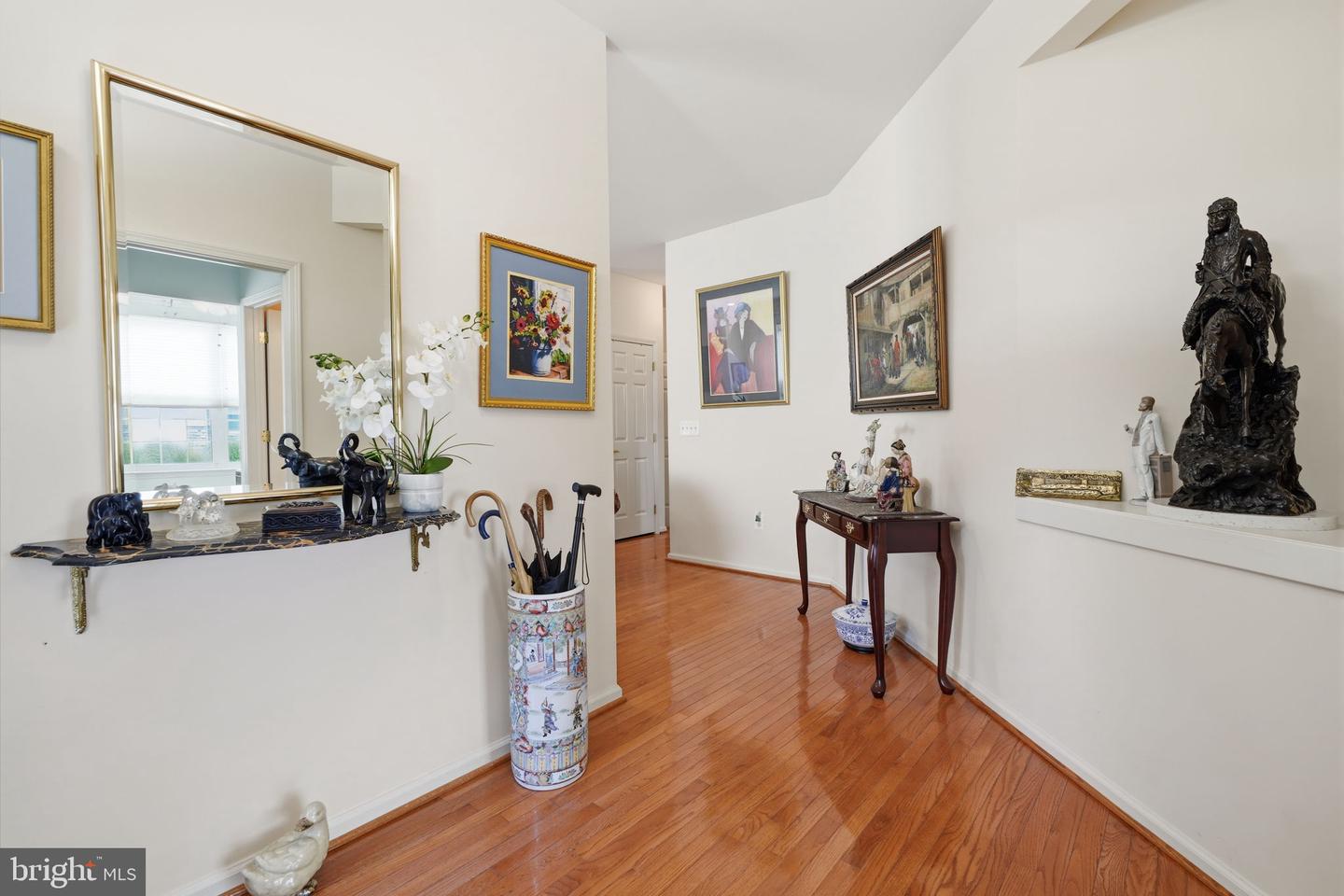 301 Eaton Ct #20 Property Photo 12