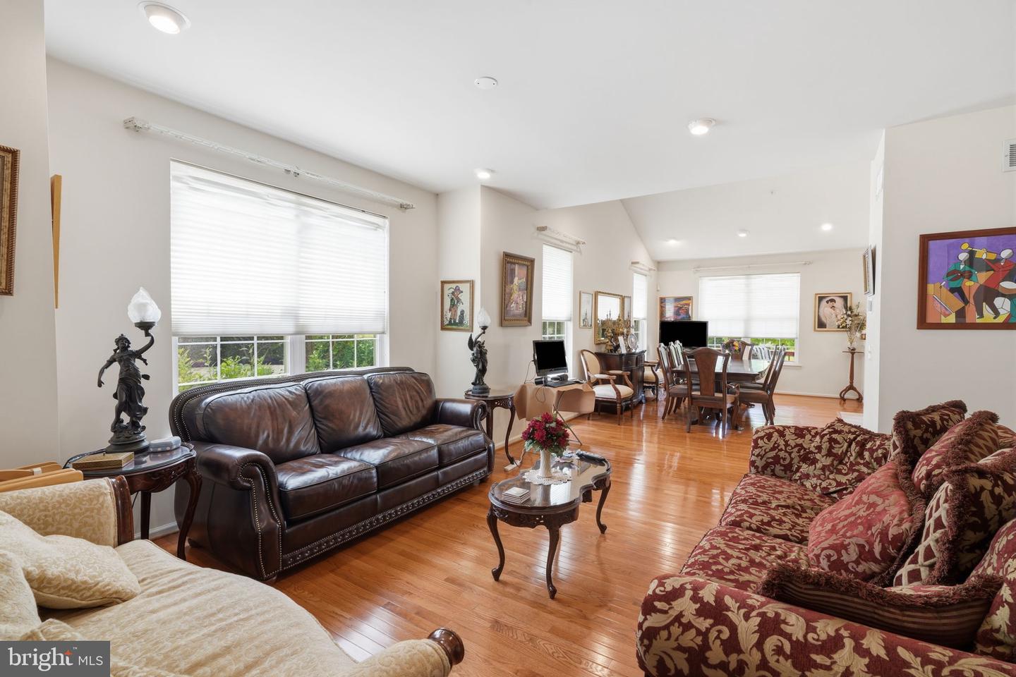 301 Eaton Ct #20 Property Photo 13