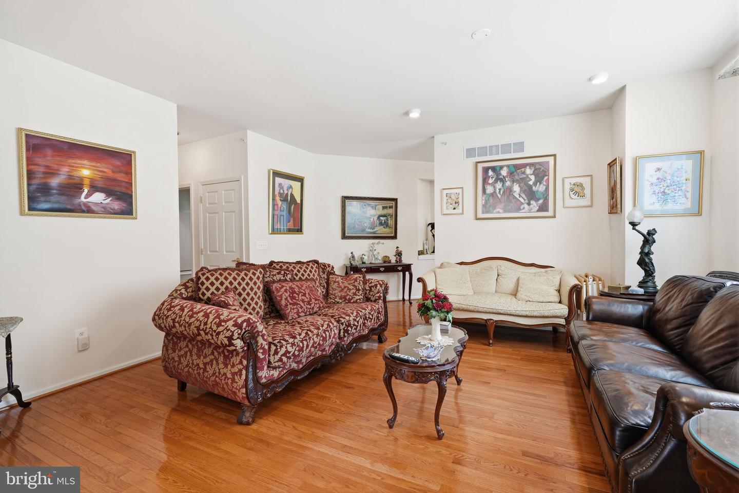 301 Eaton Ct #20 Property Photo 14