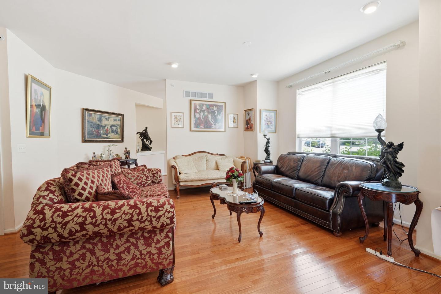 301 Eaton Ct #20 Property Photo 15