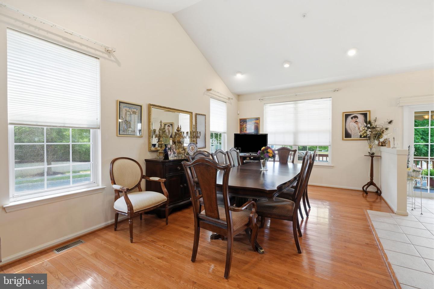 301 Eaton Ct #20 Property Photo 16