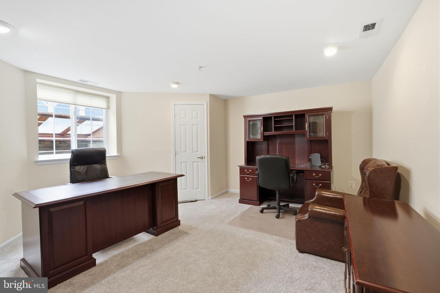 301 Eaton Ct #20 Property Photo 34
