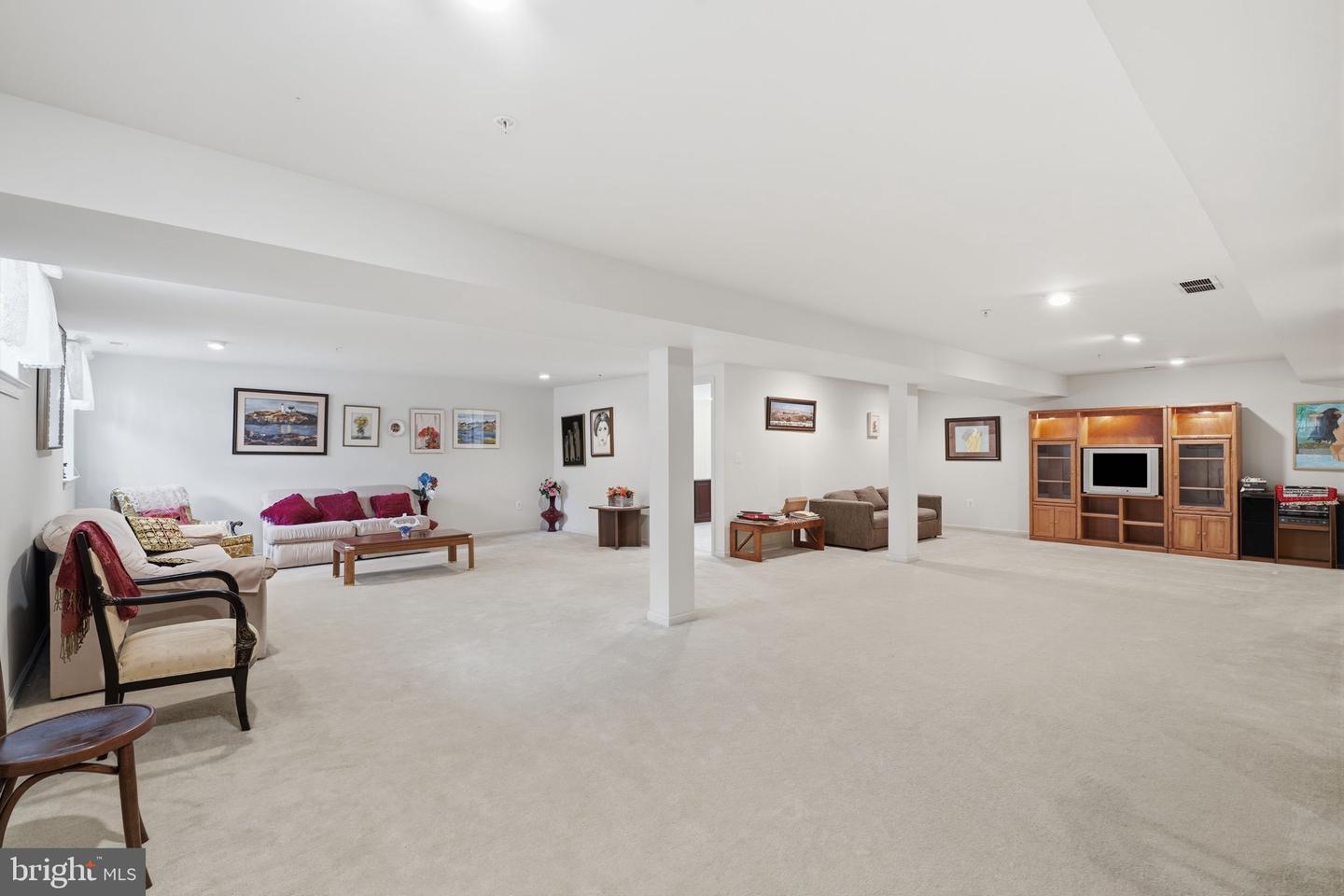 301 Eaton Ct #20 Property Photo 35