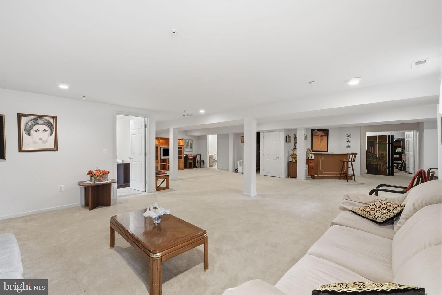 301 Eaton Ct #20 Property Photo 36