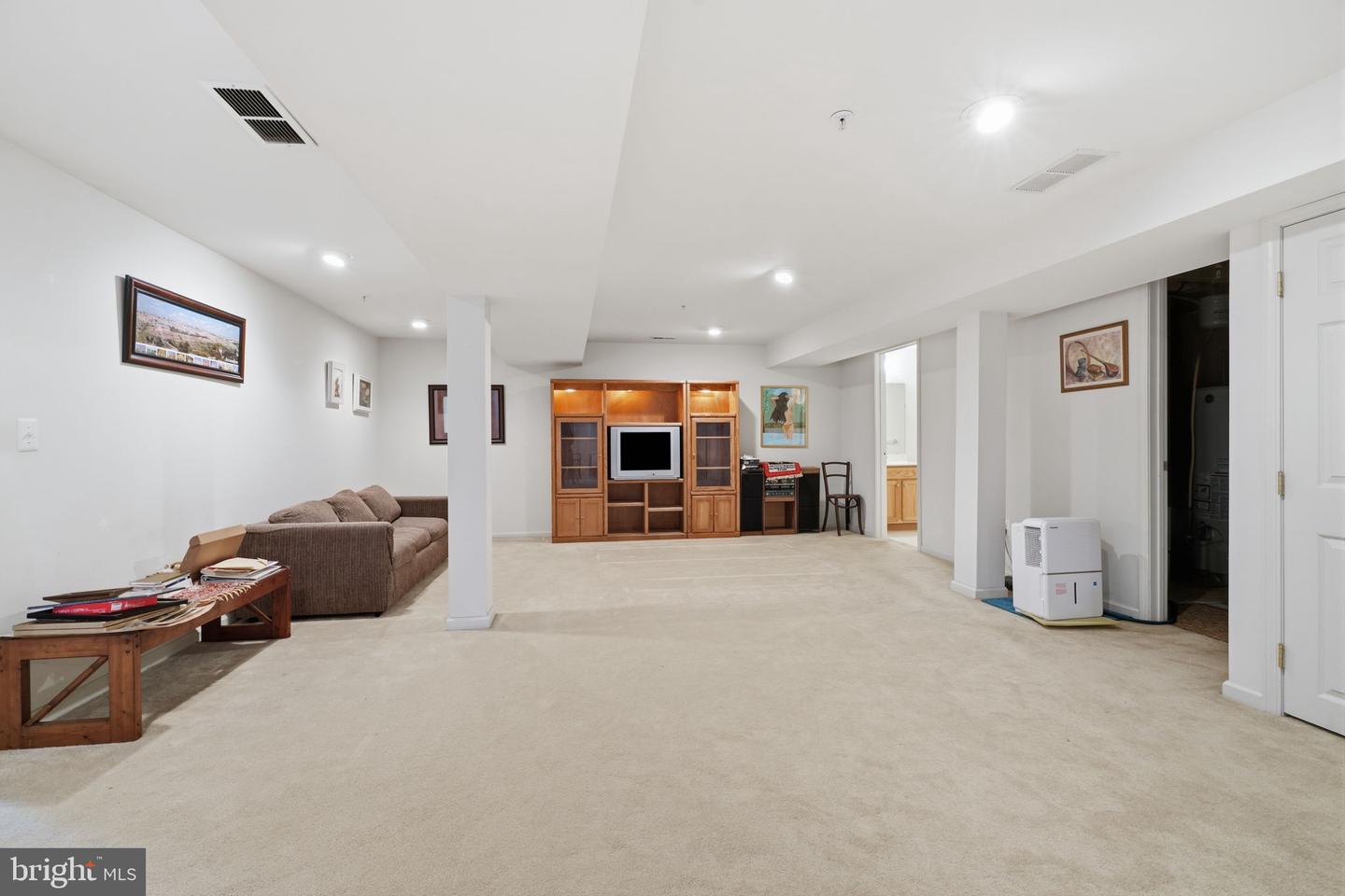 301 Eaton Ct #20 Property Photo 39