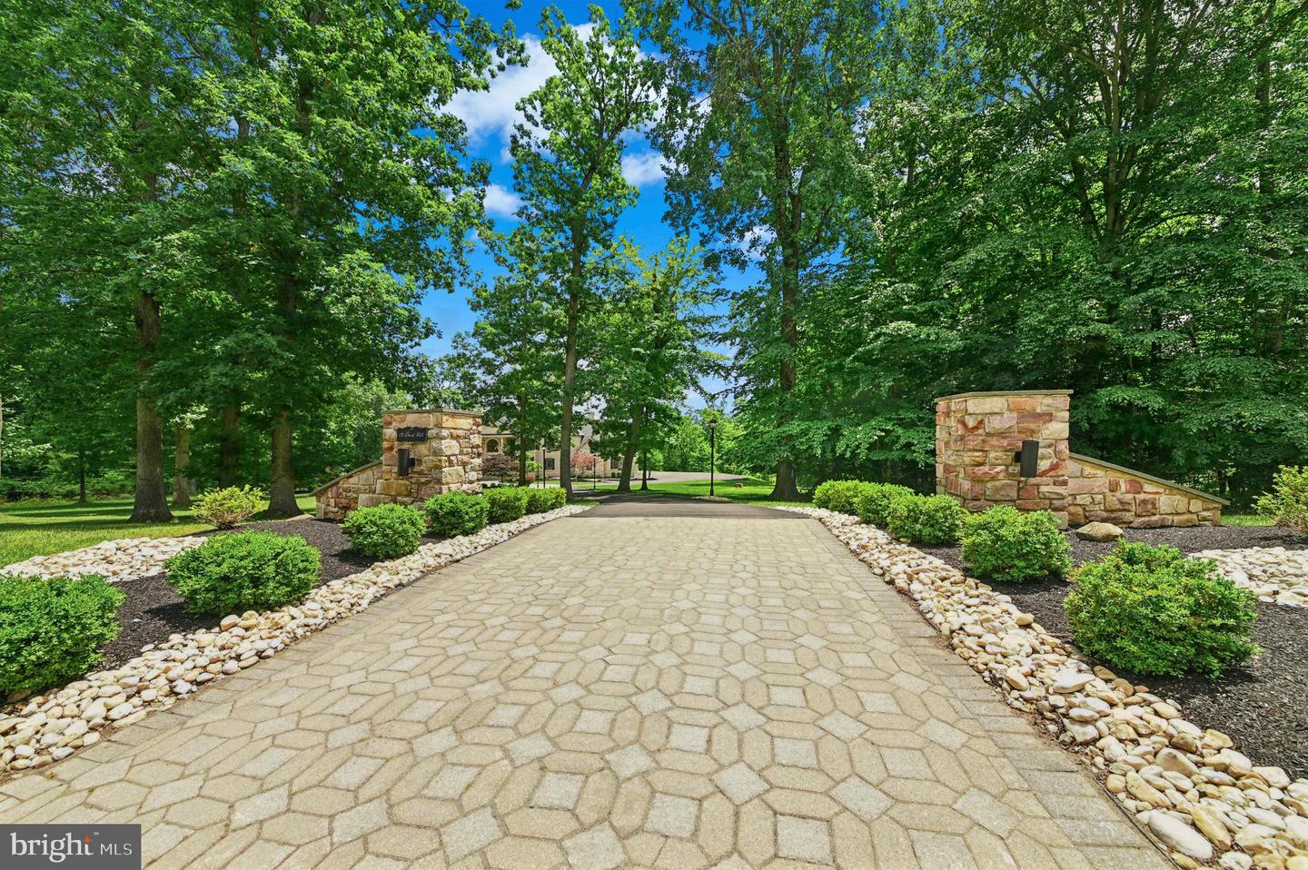 15 Great Hills Rd Property Photo 2
