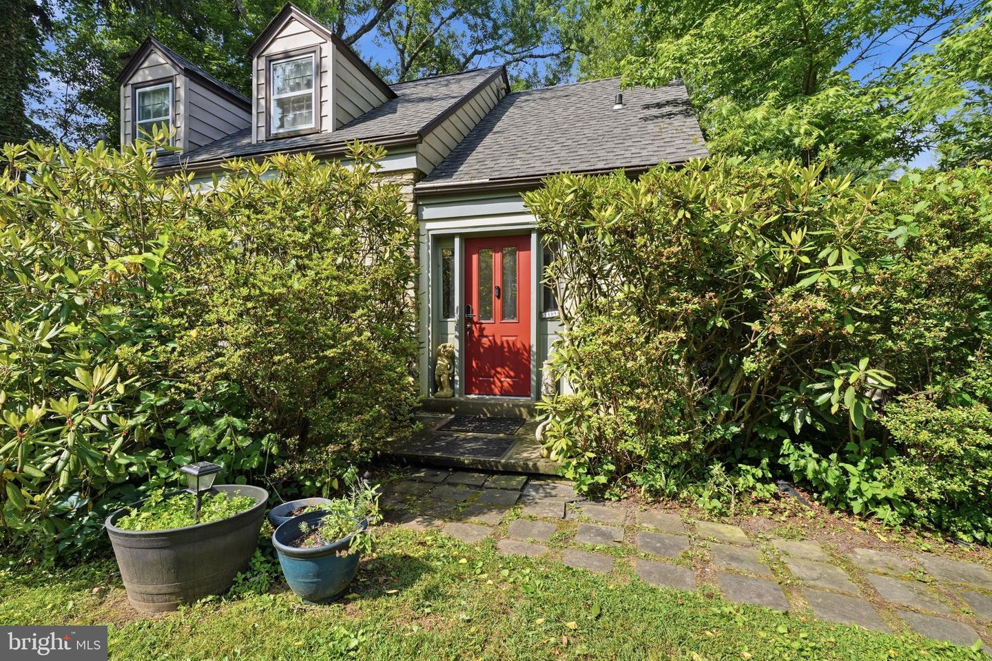 189 River Rd Property Photo 3