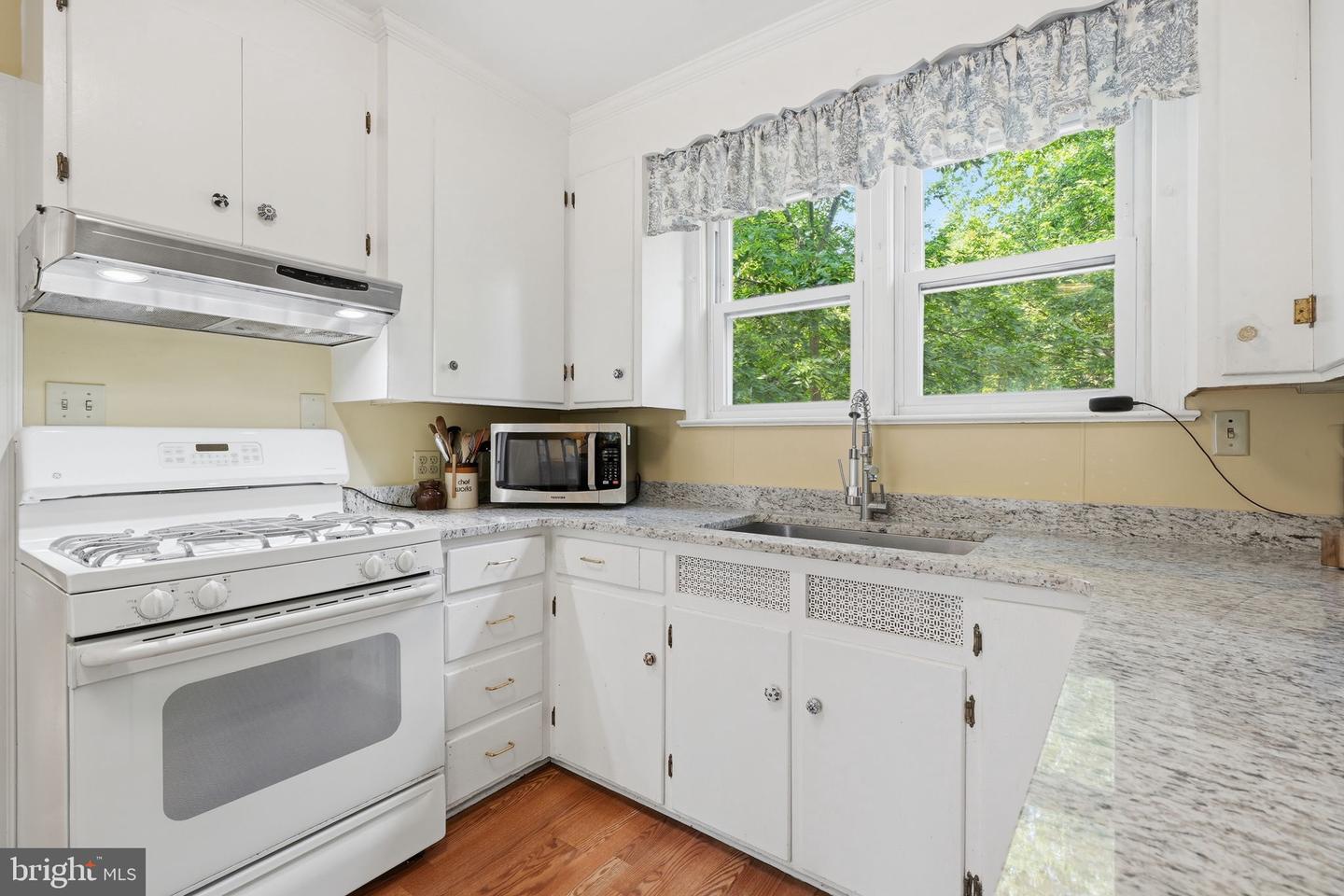 189 River Rd Property Photo 16