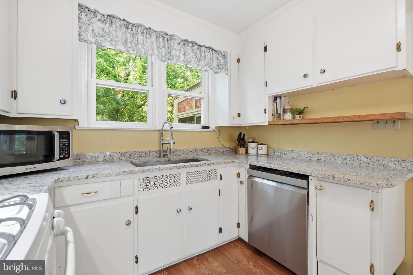 189 River Rd Property Photo 17