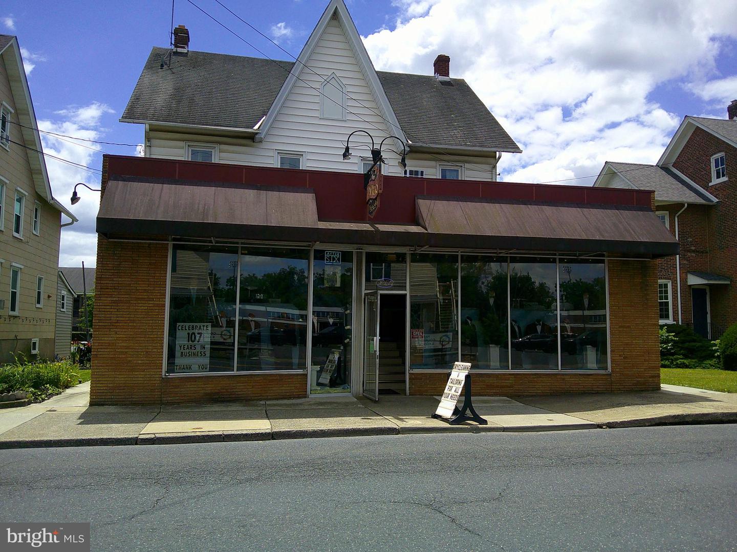 512 W Broad St Property Photo 1