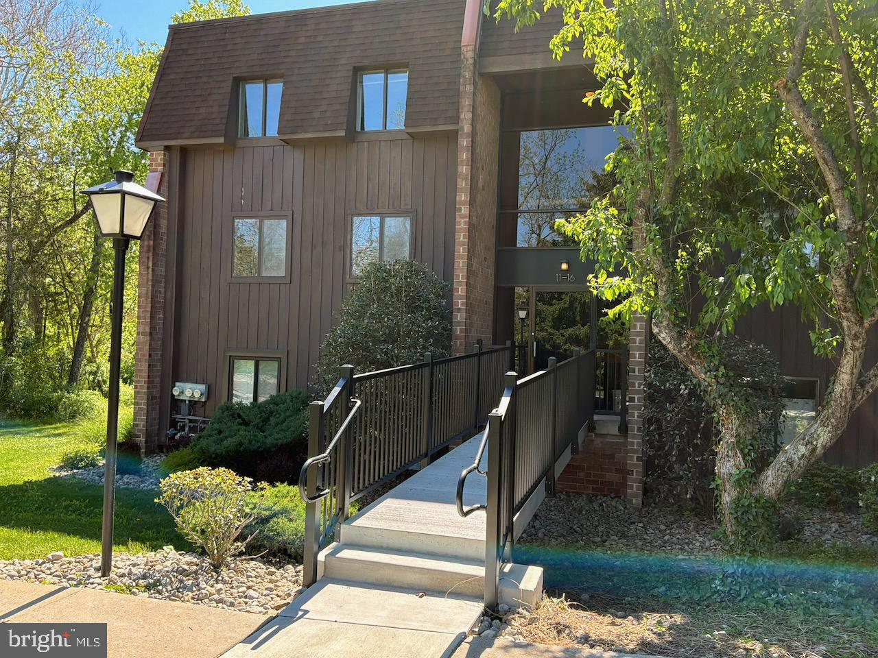 15 HERMITAGE DR