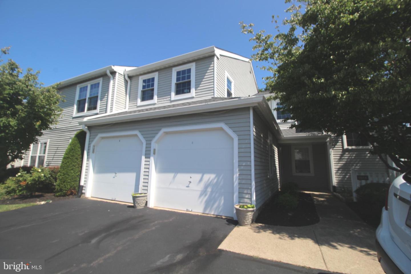 681a Rose Hollow Dr Property Photo 2