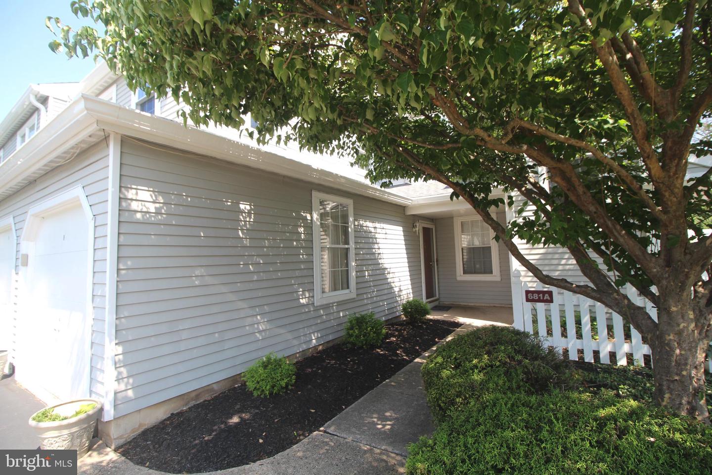 681a Rose Hollow Dr Property Photo 3