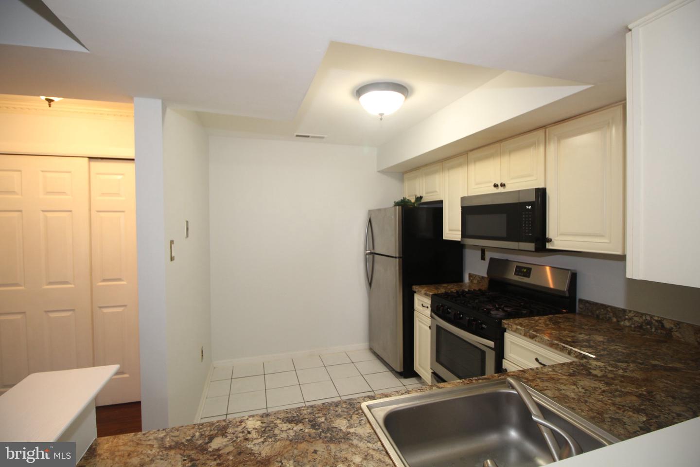 681a Rose Hollow Dr Property Photo 12