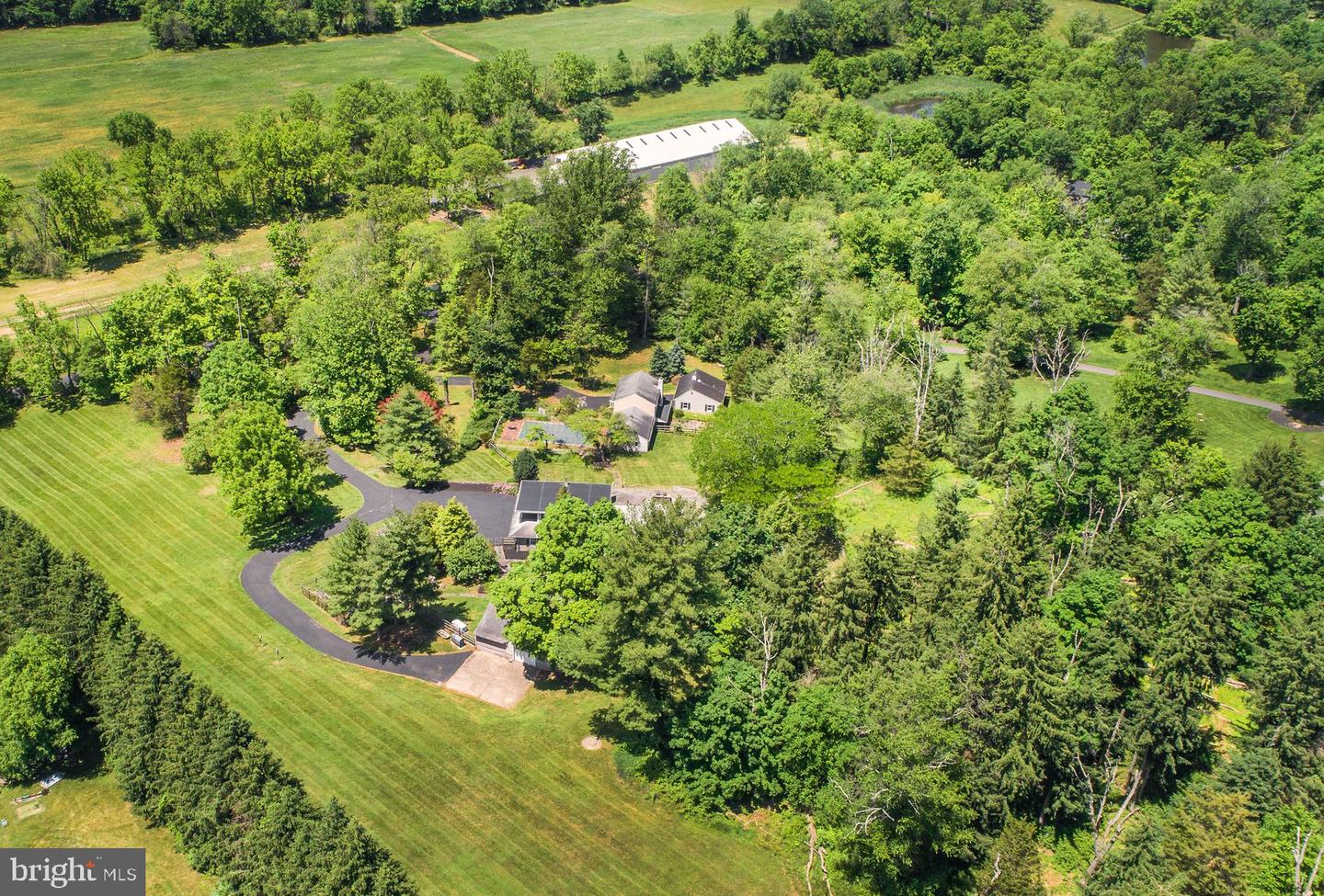 2349 Valley Rd Property Photo 3