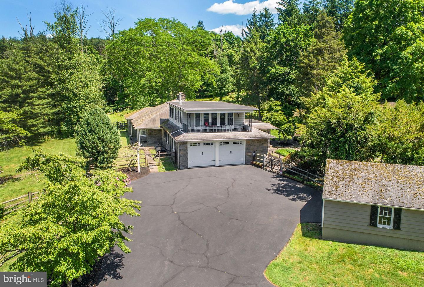 2349 Valley Rd Property Photo 5