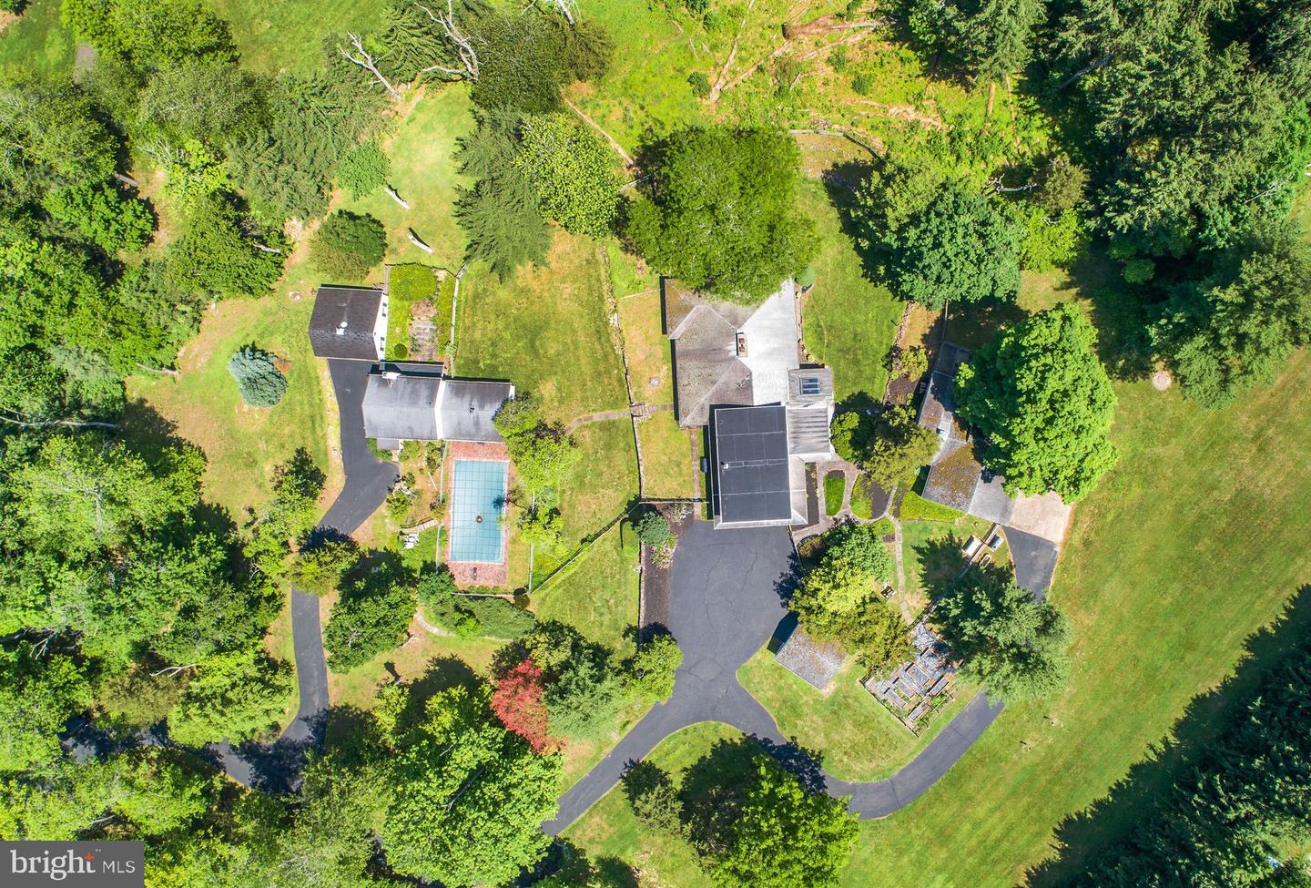 2349 Valley Rd Property Photo 6