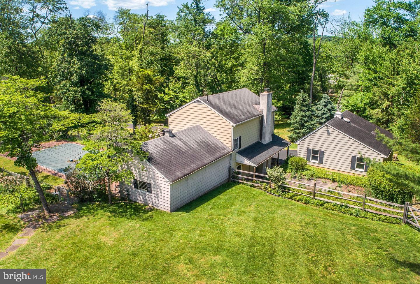 2349 Valley Rd Property Photo 11