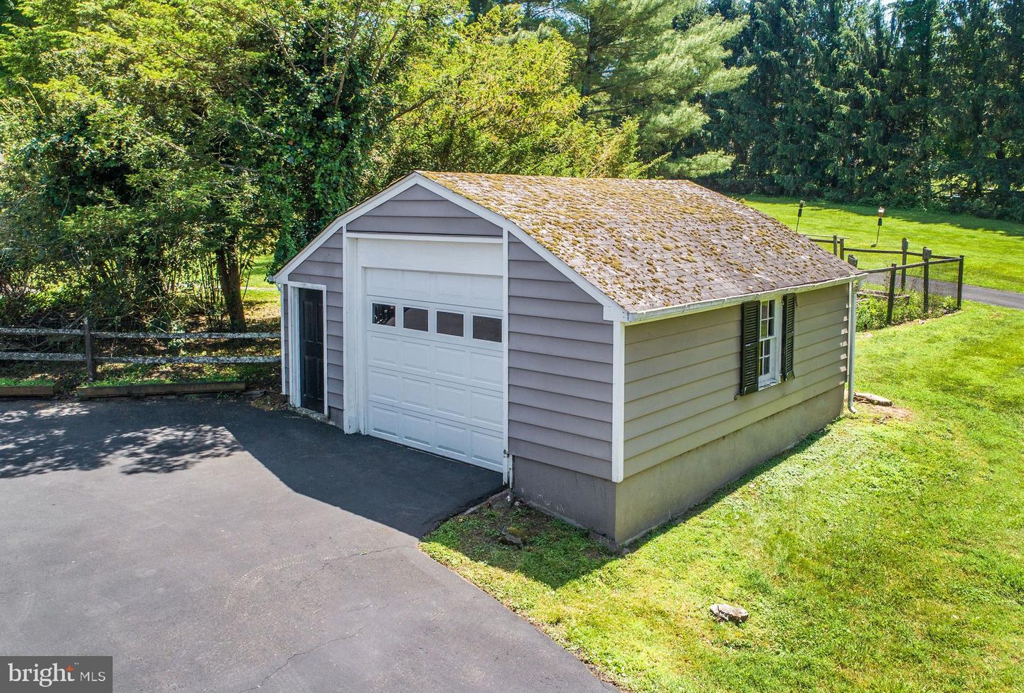 2349 Valley Rd Property Photo 13