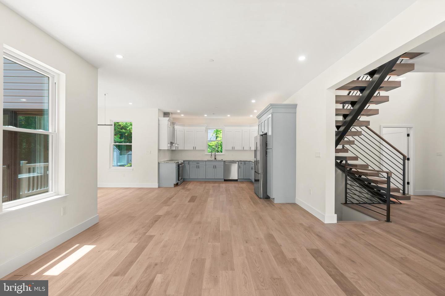 2947 Bridge St Property Photo 6