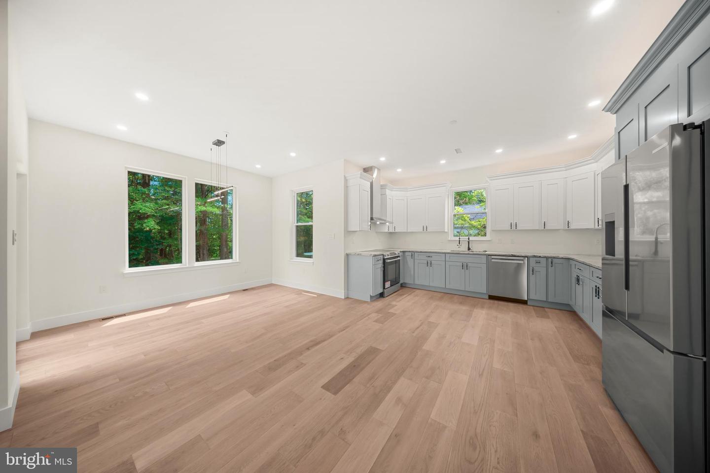 2947 Bridge St Property Photo 12